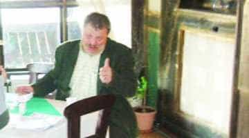 Patronul Max de la Zahana a găsit soluţia să meargă cu maşina fără permis