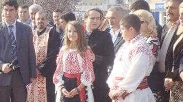 Simona Bucura Oprescu, alături de cetăţenii din colegiul  Mioveni