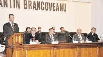 Rectorul Universităţii Constantin Brâncoveanu a cerut mobilizarea studenţilor săi