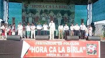 Peste 10.000 de persoane au fost prezente la festivalul de folclor „Hora ca la Bârla”