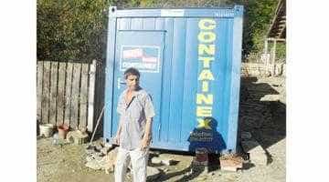 Există viaţă şi după inundaţii: Bascovul dintr-un container