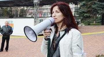 Dorina Roşu: „Ce să facă, să vină şi să-mi ia casa? Atunci chiar o să le dau foc, şi mie şi lor!”