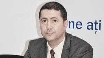 Directorul executiv al CCI Argeș și-a bătut joc de ziariști, oferindu-le cadou stickuri de unică folosință