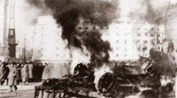 1945: Are loc  in Bucuresti o manifestaţie anticomunistă a tineretului PNŢ şi PNL, în Piaţa Palatului Regal, prilejuită de ziua onomastică a regelui Mihai I