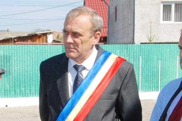 Primarul din Mioveni decretează două zile de doliu în memoria comandorului Claudiu Crăcănel