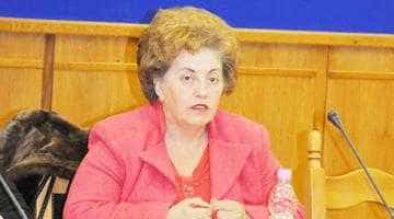 Doamna Pendiuc nu iese la piaţă decât însoţită de ginere