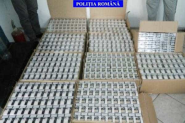 Percheziții la Mioveni la persoane bănuite că au adus 100.000 de țigarete de contrabandă din Belarus