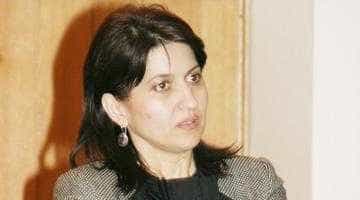 Ajunsă doctor în administraţie,  secretara lui Pendiuc a beneficiat chiar  şi de sprijin… diplomatic