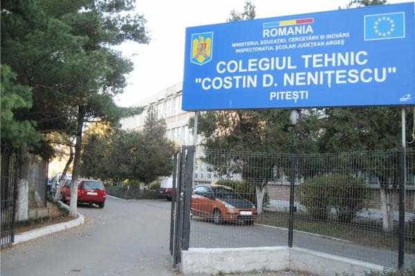 Două eleve de la „Neniţescu” au încercat să se sinucidă cu 40 de pastile de Paracetamol
