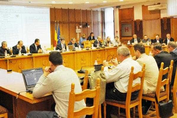 Consilierii judeţeni social-democraţi au votat împotriva preşedintelui Tecău