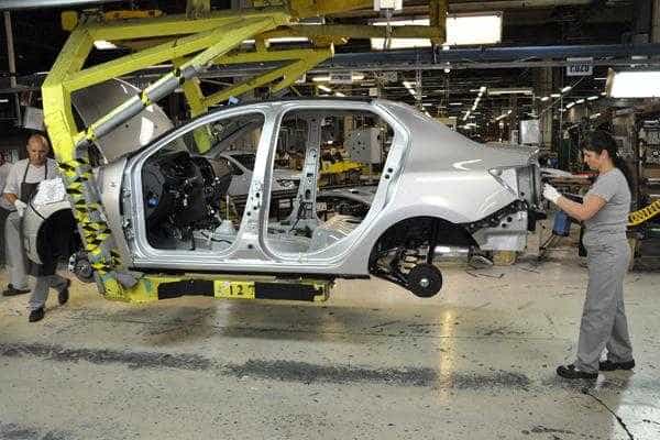 Program de plecări voluntare la Dacia. Constructorul oferă până la 100.000 de lei angajaţilor