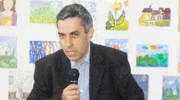 Liderul sindical Mircea Bărbuceanu le cere profesorilor universitari să facă greva foamei pe scările Prefecturii