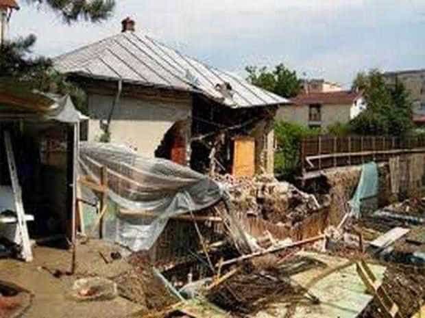 ITM Argeş a sistat lucrările pe şantierul unde s-a prăbuşit o casă