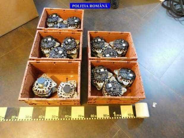 Percheziţii la Ştefăneşti la persoane bănuite că au furat marfă de 600.000 de euro din trenuri