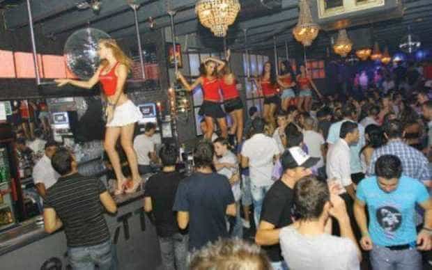 Reacţii după dezastrul de la Colectiv: şase cluburi din centrul Piteştiului amendate de Poliţia Locală