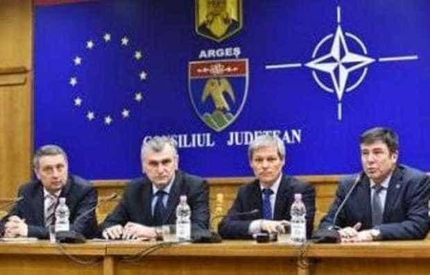 Investirea prefectului Soare: oamenii din Argeş pe care i-a recunoscut premierul Dacian Cioloş