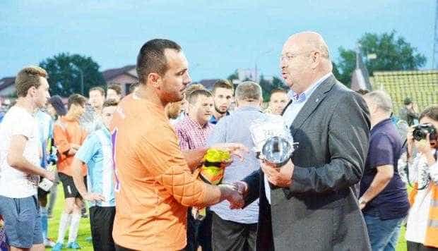 Autorităţile judeţene au premiat fotbaliştii la finala Cupei României, faza judeţeană