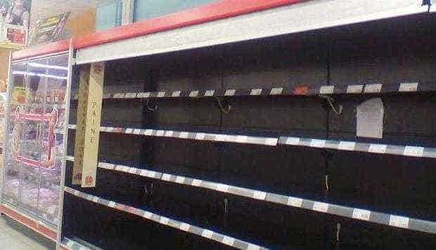Magazinul Penny își întâmpină clienții cu rafturile goale