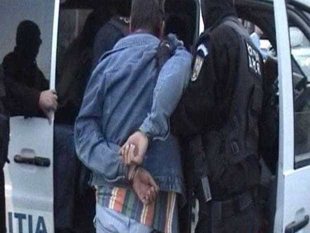 38 de persoane reţinute în dosarul sclavilor de la Berevoeşti