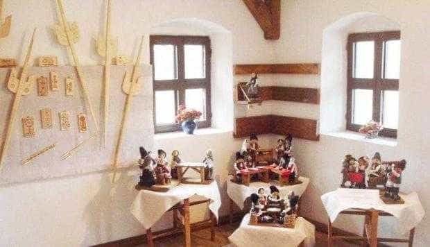 S-a deschis atelierul de meşteşuguri „Arta confecţionării păpuşilor”