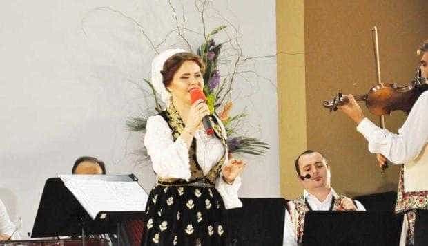 Sală arhiplină la Festivalul Cântecului Muntenesc