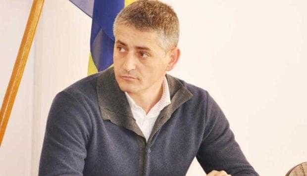 Familia fetiţei de la Recea peste care s-a prăbuşit dulapul clasei cere daune de un milion de euro