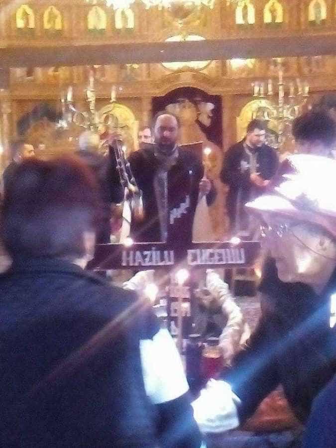 Biserica Sf. Andrei din Trivale,devenită neîncăpătoare la slujba de înmormântare a lui Eugeniu Mazilu