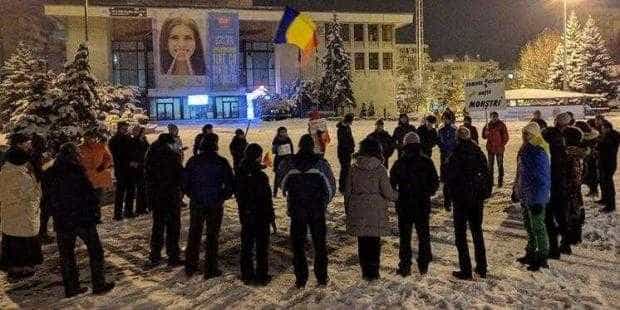 Câteva zeci de oameni au protestat şi joi, la Piteşti 8 ramo2