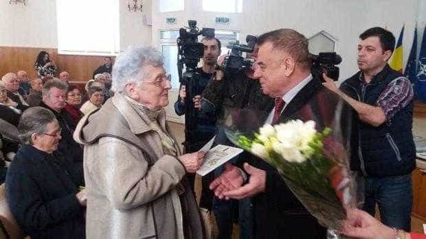 Primarul Cornel Ionică a premiat 51 de cupluri de piteșteni