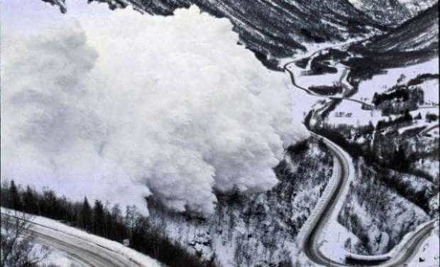 Salvamontiștii în alertă din cauza riscului de avalanșă din Făgăraș