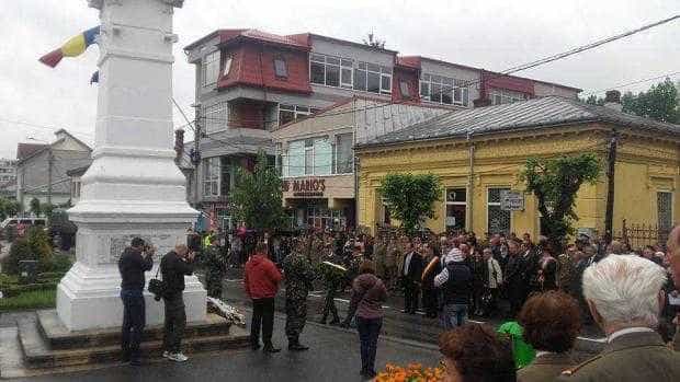 Depuneri de coroane la Monumentul Eroilor, de Ziua Independenţei
