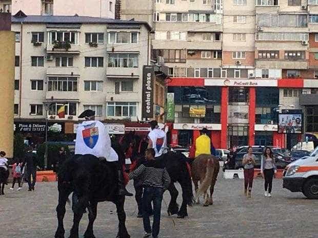 Accident la parada ecvestră din centrul Piteştiului 7 CAI 3