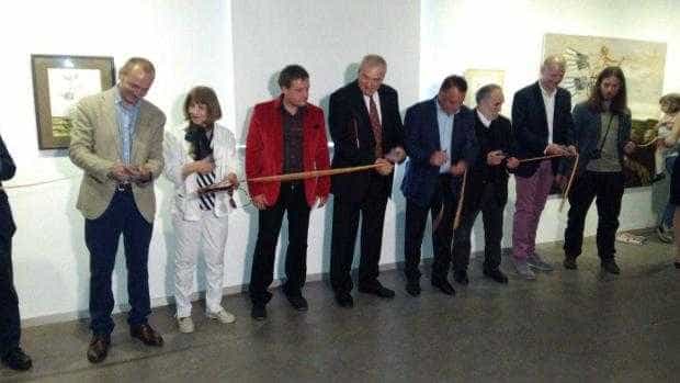 Peste 300 de personalităţi au venit la deschiderea primei galerii private de artă din Argeş