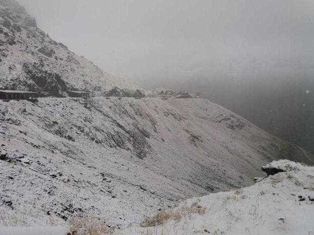 Utilajele de deszăpezire au ieșit pe Transfăgărășan 7 t5