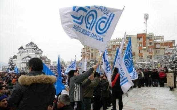 Marţi, miting cu 10.000 de oameni, la Mioveni