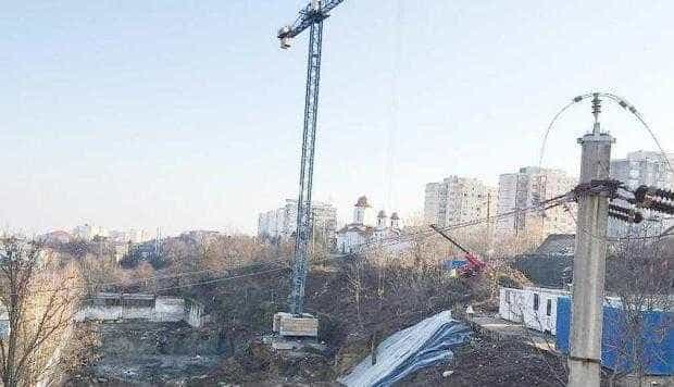 Construcţia blocului cu 9 etaje de lângă Lidl Găvana avansează în ciuda neregulilor