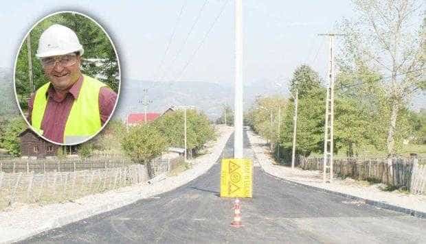 Asfaltare cu stâlp în mijlocul drumului, una dintre „realizările” pe 2017 ale primarului de la Câmpulung