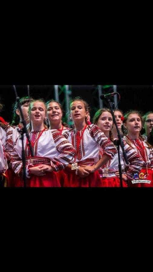 Corul Școlii Tudor Vladimirescu, felicitat de soprana Felicia Filip la Gala Cantus Mundi 10 IMG 20180606 WA00041