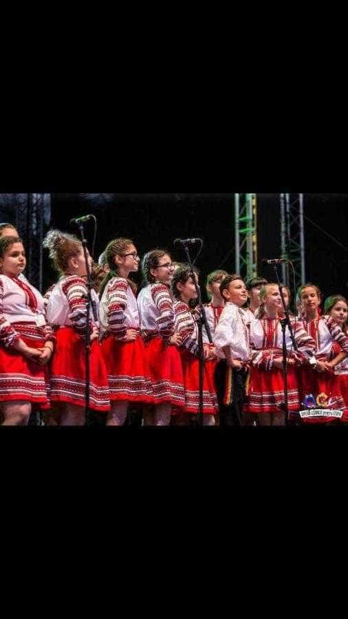Corul Școlii Tudor Vladimirescu, felicitat de soprana Felicia Filip la Gala Cantus Mundi 9 IMG 20180606 WA00051
