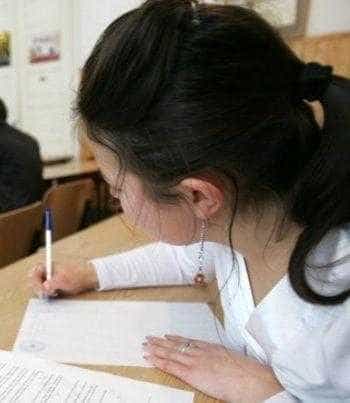 Evaluare Națională. O elevă a susţinut examenul la Limba română în spital