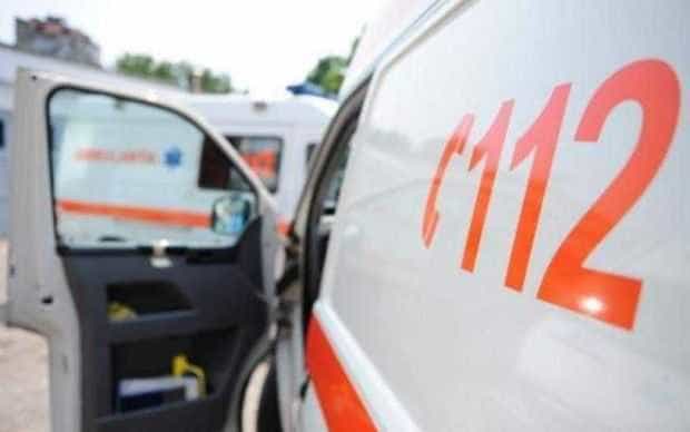 Scandal la Rătești. Un tată și-a înjunghiat fiul