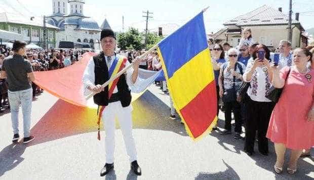 Steag lung de 100 de metri la ”Rapsodia păstorească” de la Corbi