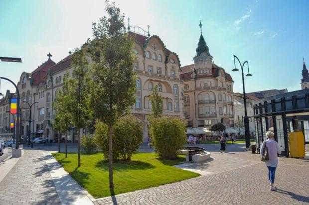 presshub.ro: FOTOGALERIE & STUDIU DE CAZ. Oradea a atras 150 de milioane de euro, fonduri europene. Palatul ars al Episcopiei Greco-Catolice ar putea fi refăcut tot pe banii UE