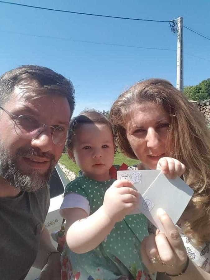 Actorul Dan Andrei a ieșit la vot cu soția și fetița sa