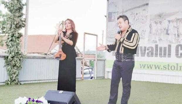 Doiniţa şi Ionuţ Dolănescu au încins atmosfera la Festivalul Căluşului Argeşean de la Stolnici