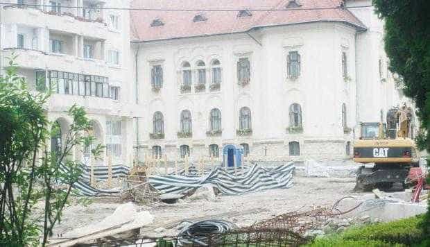 Prelungirea prelungirii în Piaţa Primăriei Câmpulung
