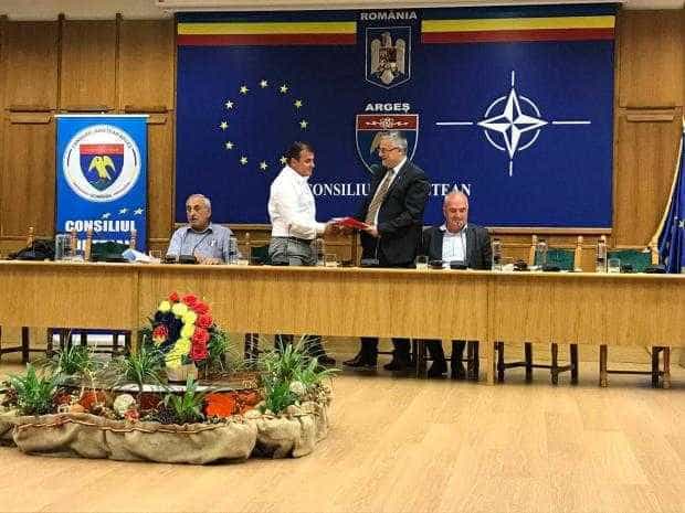 Bani europeni pentru mijloace nepoluante de transport și îmbunătățirea infrastructurii școlare la Topoloveni și Domnești