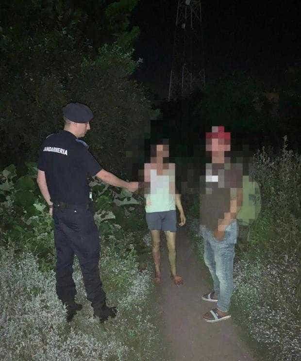 I-a furat telefonul și l-a ascuns în șosetă