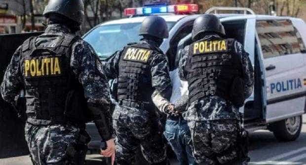 Șapte bărbați din Argeș și Dâmbovița, cercetați de DIICOT pentru trafic de minori și pornografie infantilă