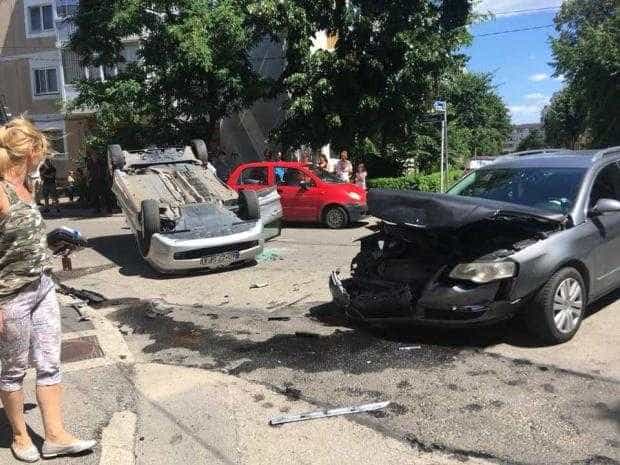 Pitești: Accident rutier cu victimă și mașină răsturnată în Găvana